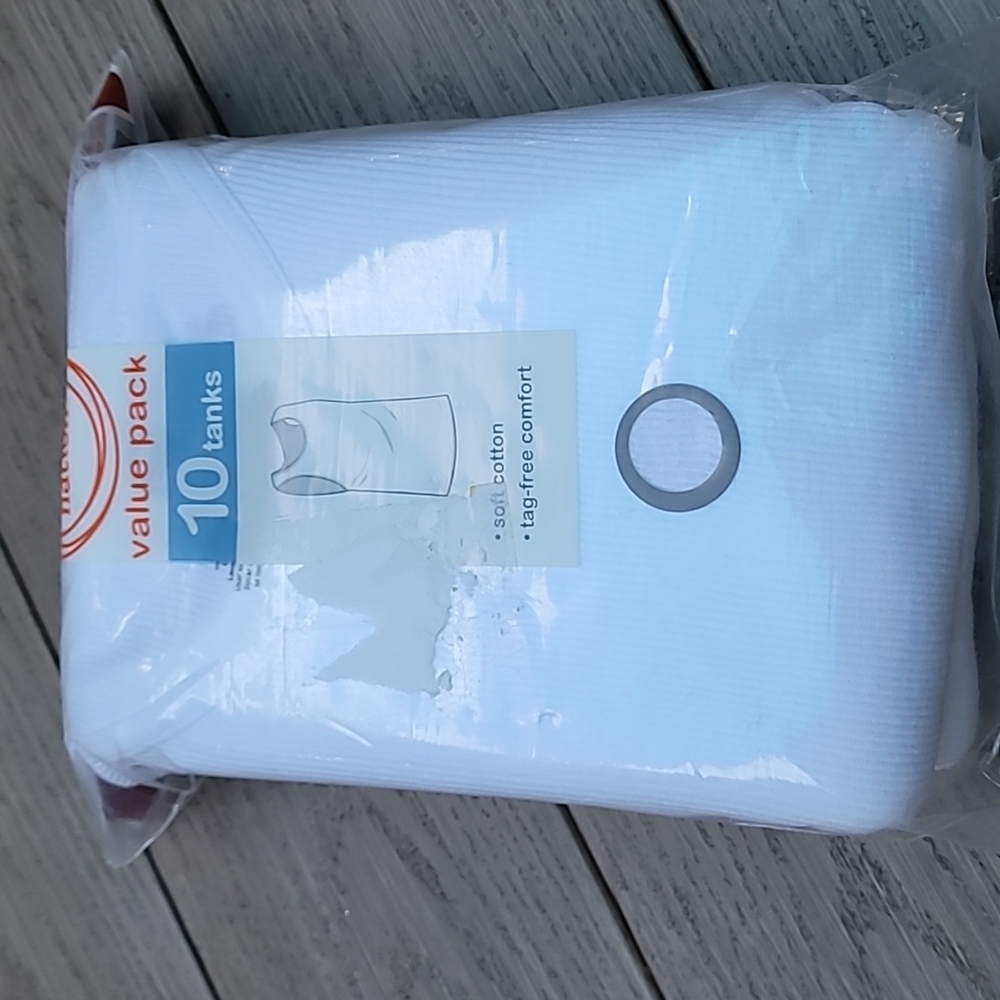 Boys tank medium 10 in a pack